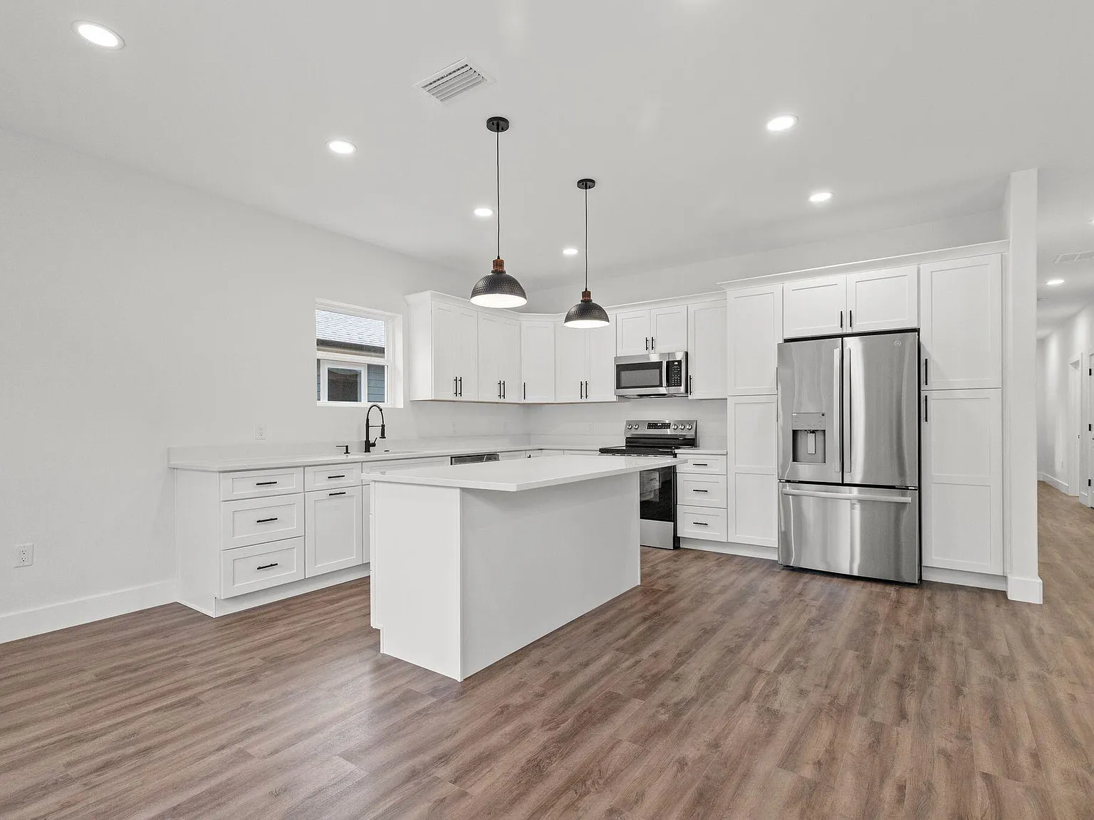 3 bed, 1491 sqft, $3,000 — Photo 3