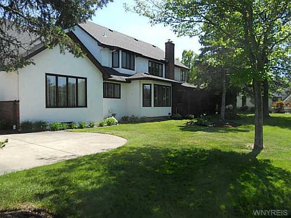 3rd image of 75 Crestwood Ln