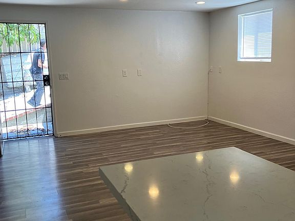 4th image of 152 E Park Ave #B