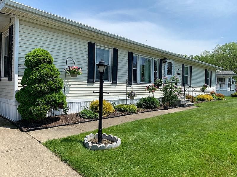 1st image of 5 Holly Ln