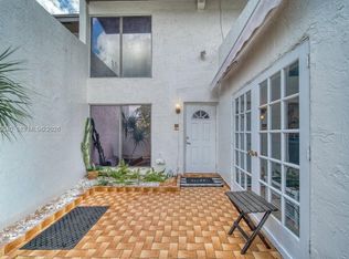 10920 SW 71st St, Miami, FL 33173