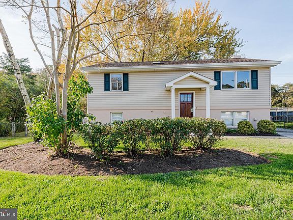 3rd image of 1 Hilltop Ct