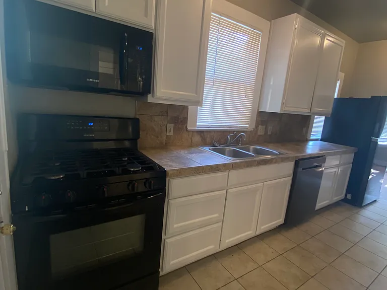 2714 Whitis Ave #A — Photo 14