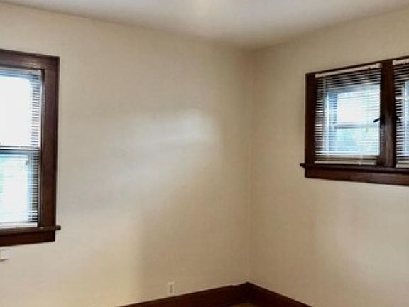 5th image of 1711 E Newton Ave