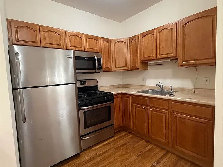 577 Broadway #8 — Photo 3