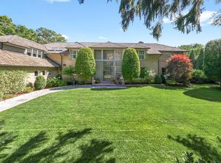 1177 Edgewood Rd, Lake Forest, IL 60045