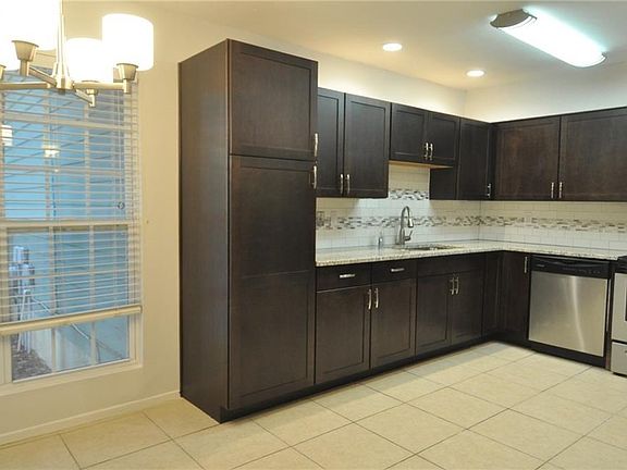 5th image of 1123 Bluebonnet Ln #B