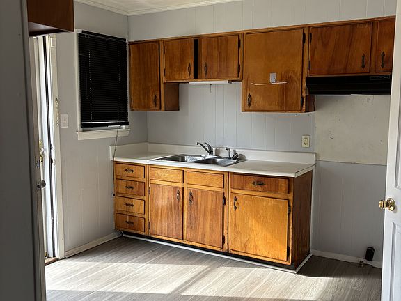 3rd image of 2506 Belmont Ave