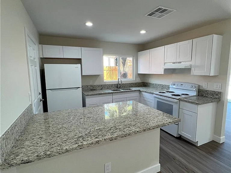 3608 W Bonanza Rd — Photo 8