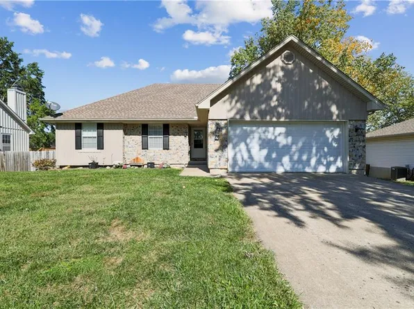 302 W 32nd St, Higginsville, MO 64037