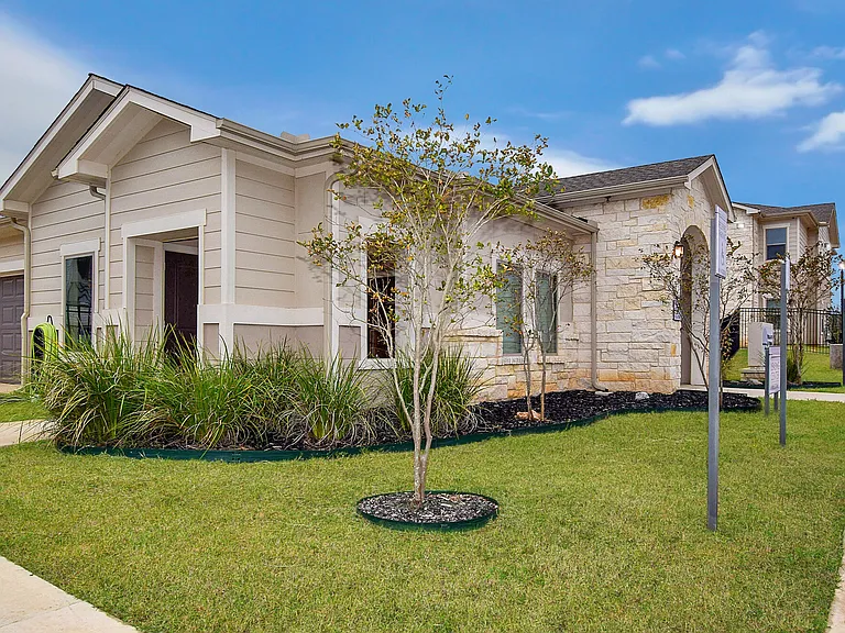 Cayetano Villas of Lavernia — Photo 7