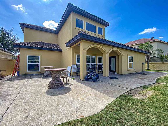 3rd image of 432 Emerald Lake Dr