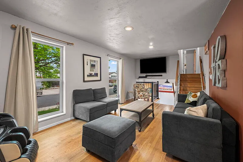 4 bed, 3.0 bath, 1227 sqft, $4,200 — Photo 3