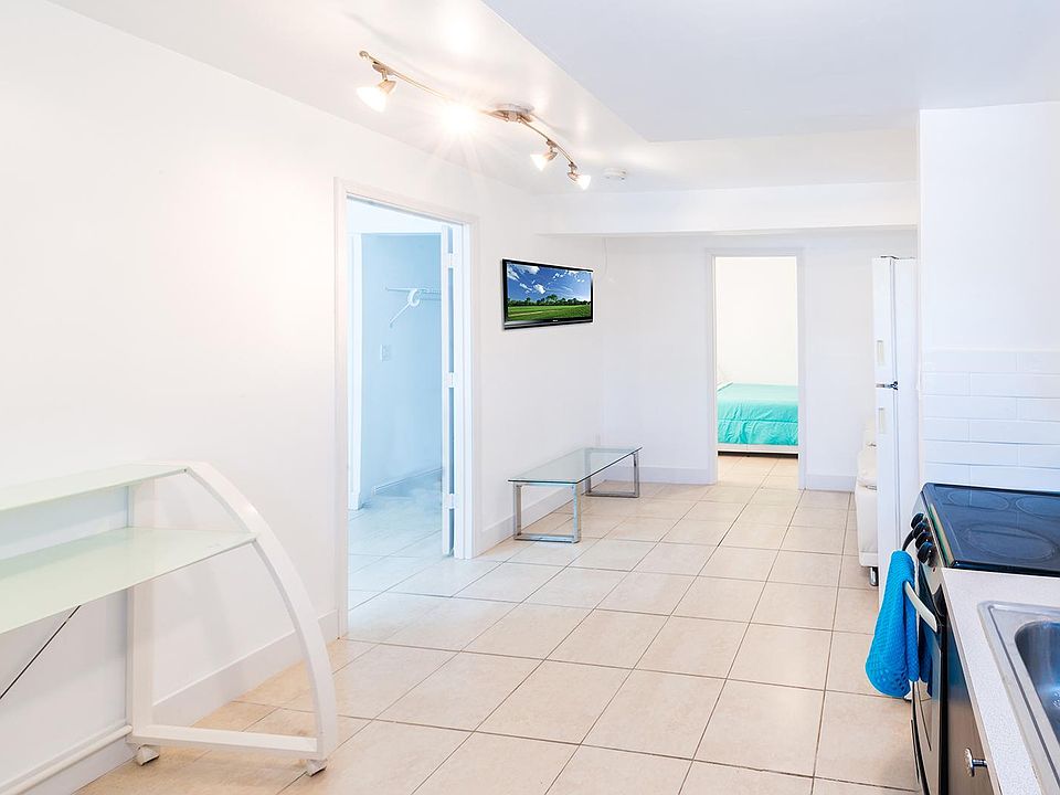 the living room with equipped kitchen, brand new AC, tv,cabl