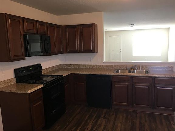 2nd image of 1809 Yarrow Dr