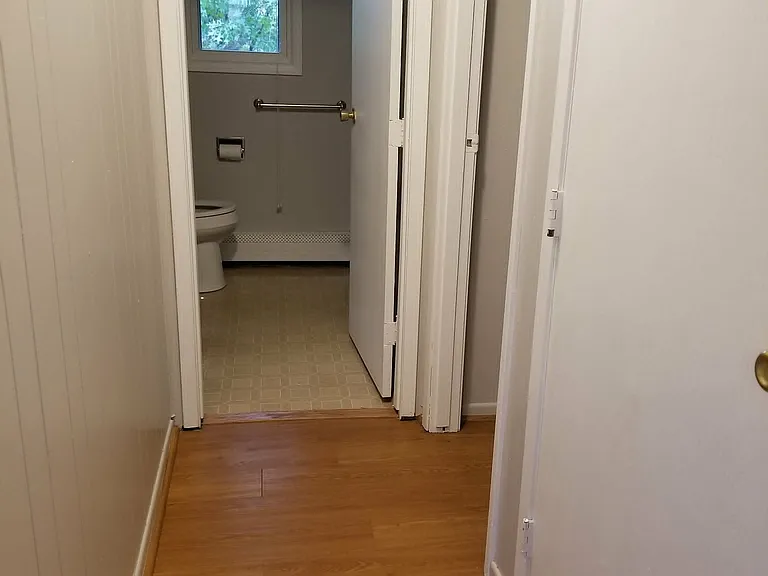 327 Moody St E — Photo 10