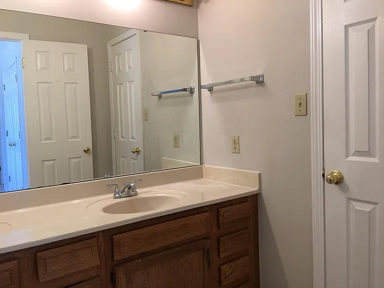684 Elvis Presley Dr — Photo 9