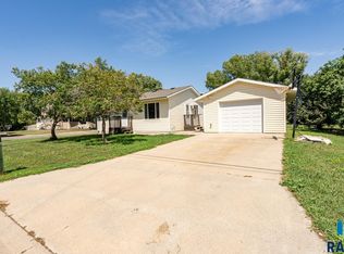 920 W 3rd St, Canton, SD 57013