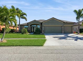 318 Star Shell Dr, Apollo Beach, FL 33572