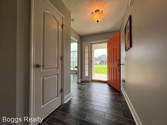 3rd image of 82 Thornbush Ct NE