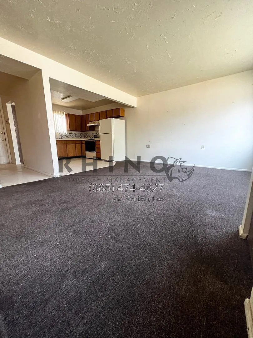 2 bed, 1.5 bath, 1078 sqft, $1,305 — Photo 1