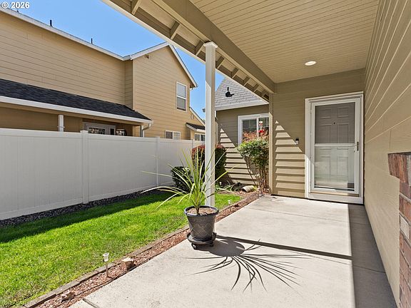 5th image of 608 SE 15th Ave