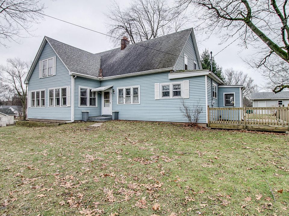 1st image of 715 Goguac St W