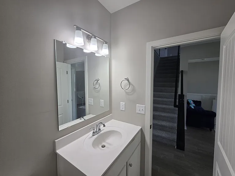 121 Linden Ct — Photo 11