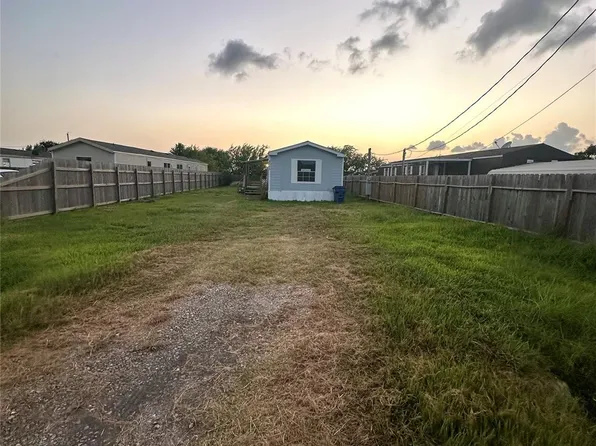 2525 Oyster Creek Bnd, Oyster Creek, TX 77541