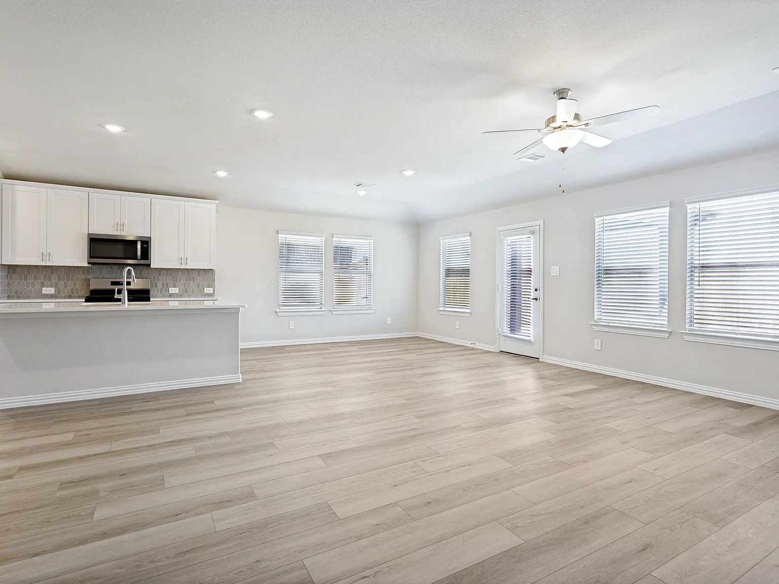 4 bed, 2059 sqft, $2,500 — Photo 3