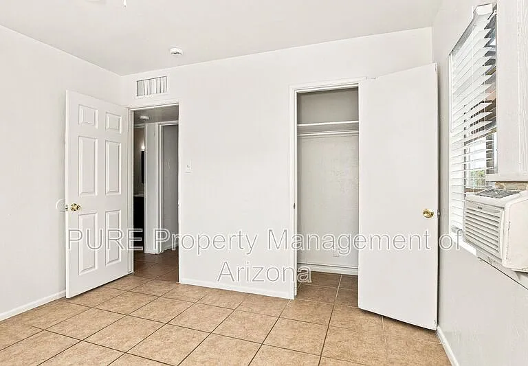 1251 E Rose Ln — Photo 11