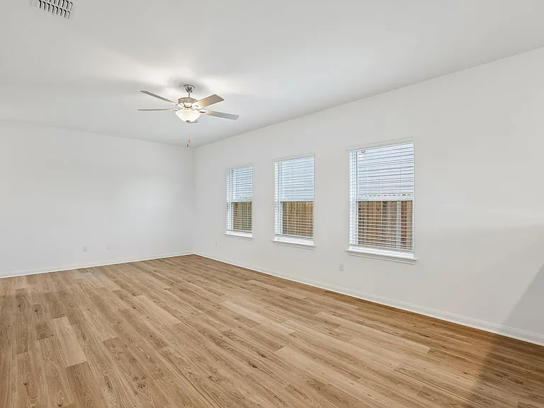 18400 Stellers Sea St — Photo 4