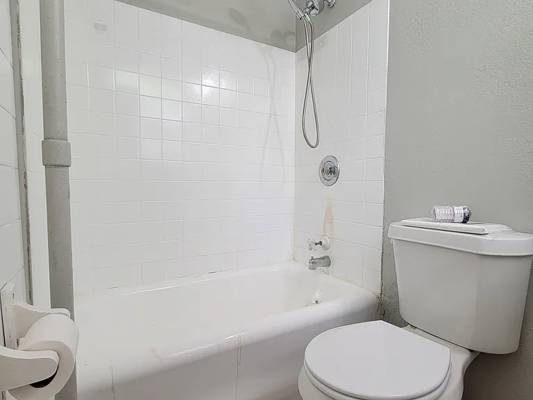 205 16th Ave NE #5 — Photo 8
