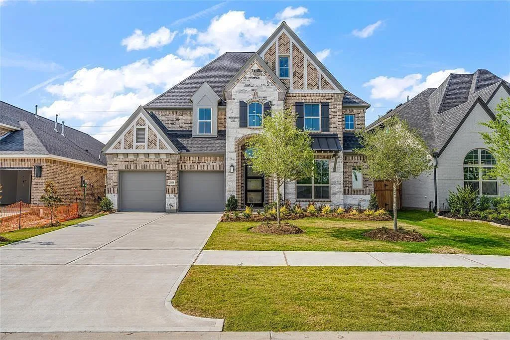4 bed, 3.5 bath, 3517 sqft, $3,800 — Photo 1