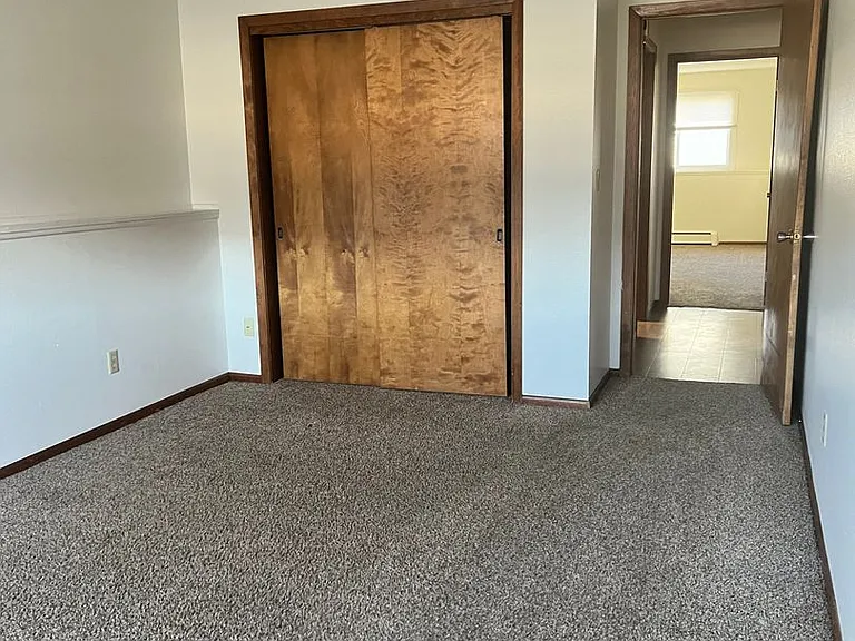 1104 Summit Blvd — Photo 2