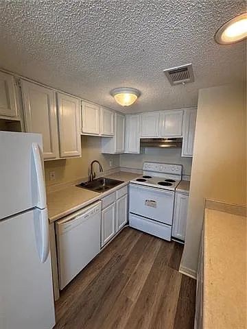 184 Crislaur Ave #E — Photo 2