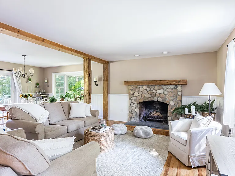 27 Edwards Ave — Photo 7