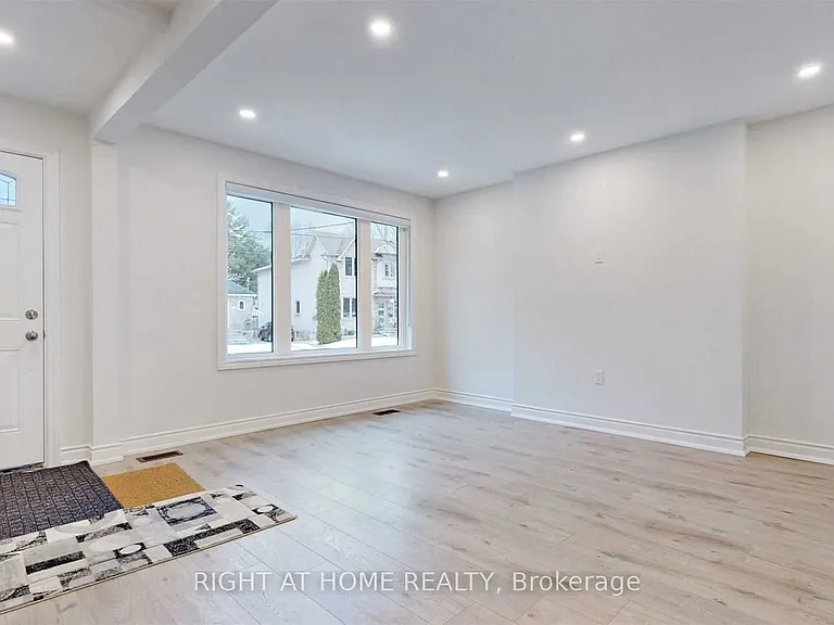 8 Airley Cres #MAIN — Photo 4
