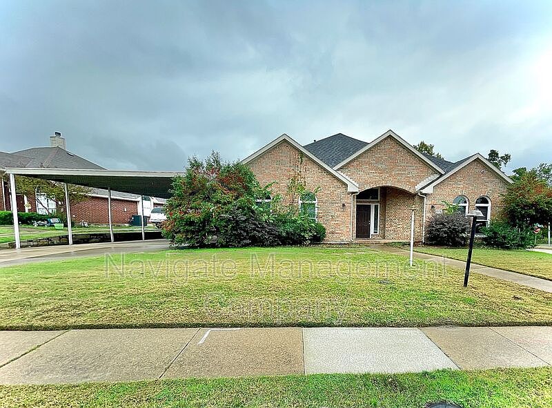 1st image of 2404 Parkchase Cir