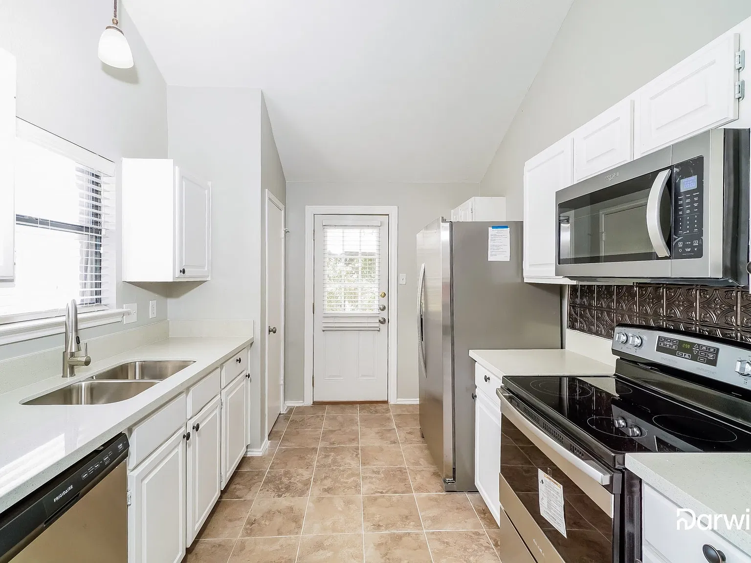3 bed, 2.0 bath, 1549 sqft, $1,545 — Photo 4