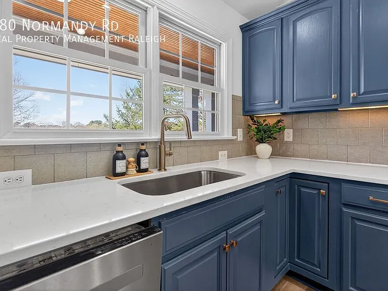 180 Normandy Rd — Photo 10