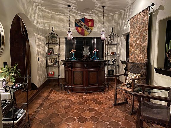 Entertainment overflow room