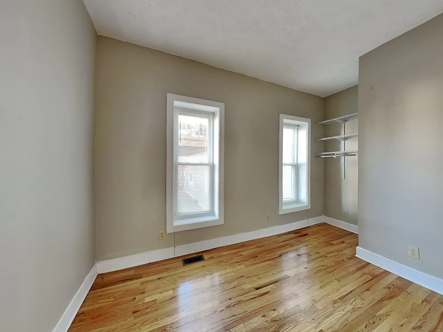 3 bed, 1.0 bath, $1,604 — Photo 2