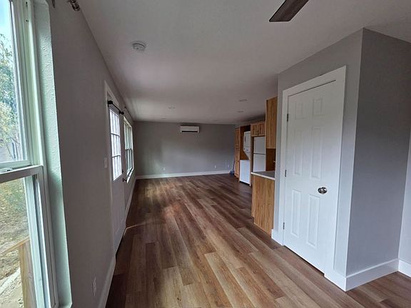 3rd image of 505 E Lane Dr