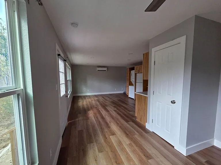 505 E Lane Dr — Photo 3