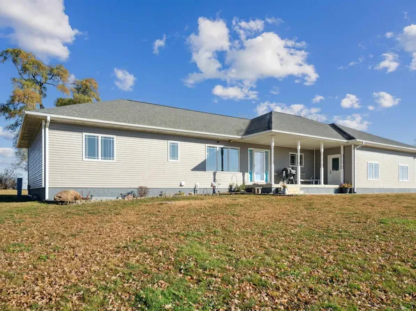 1882 Central Ave, Jesup, IA 50648