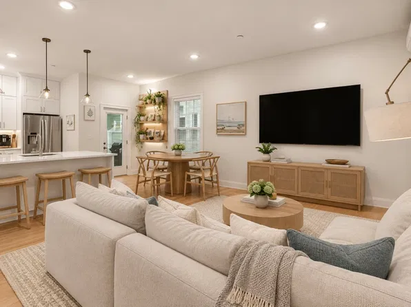 559 E 5th St Unit 1, South Boston, MA 02127