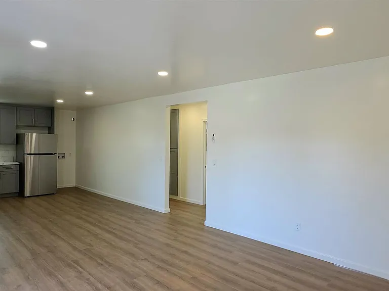 8836 Valencia St — Photo 26