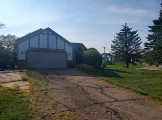 3945 Yellowstone Ln N, Plymouth, MN 55446