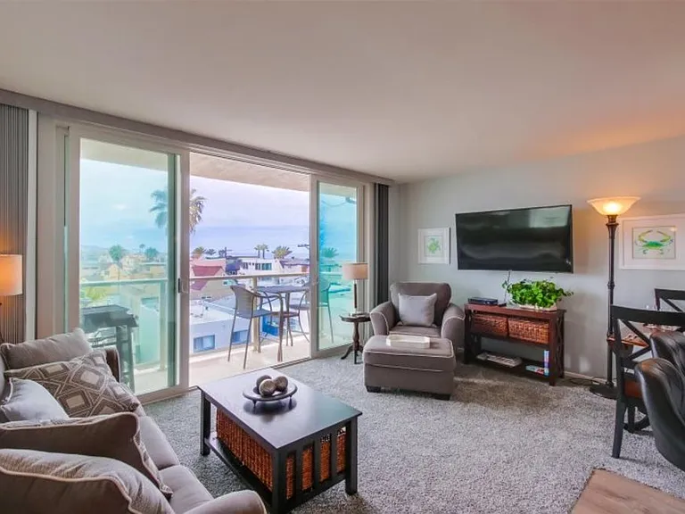 725 Redondo Ct — Photo 2